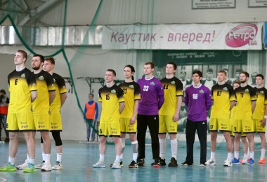Саратовская молодёжь побеждает команду суперлиги!  P.S. Правда пока в отдельно взятом тайме .
