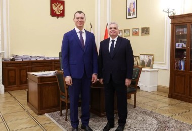 Сергей Шишкарёв и Михаил Дегтярев обсудили этапе строительства гандбольного комплекса В Саратове.