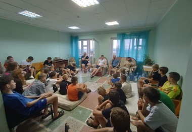 Во время сборов юные гандболисты пообщались с участниками СВО.